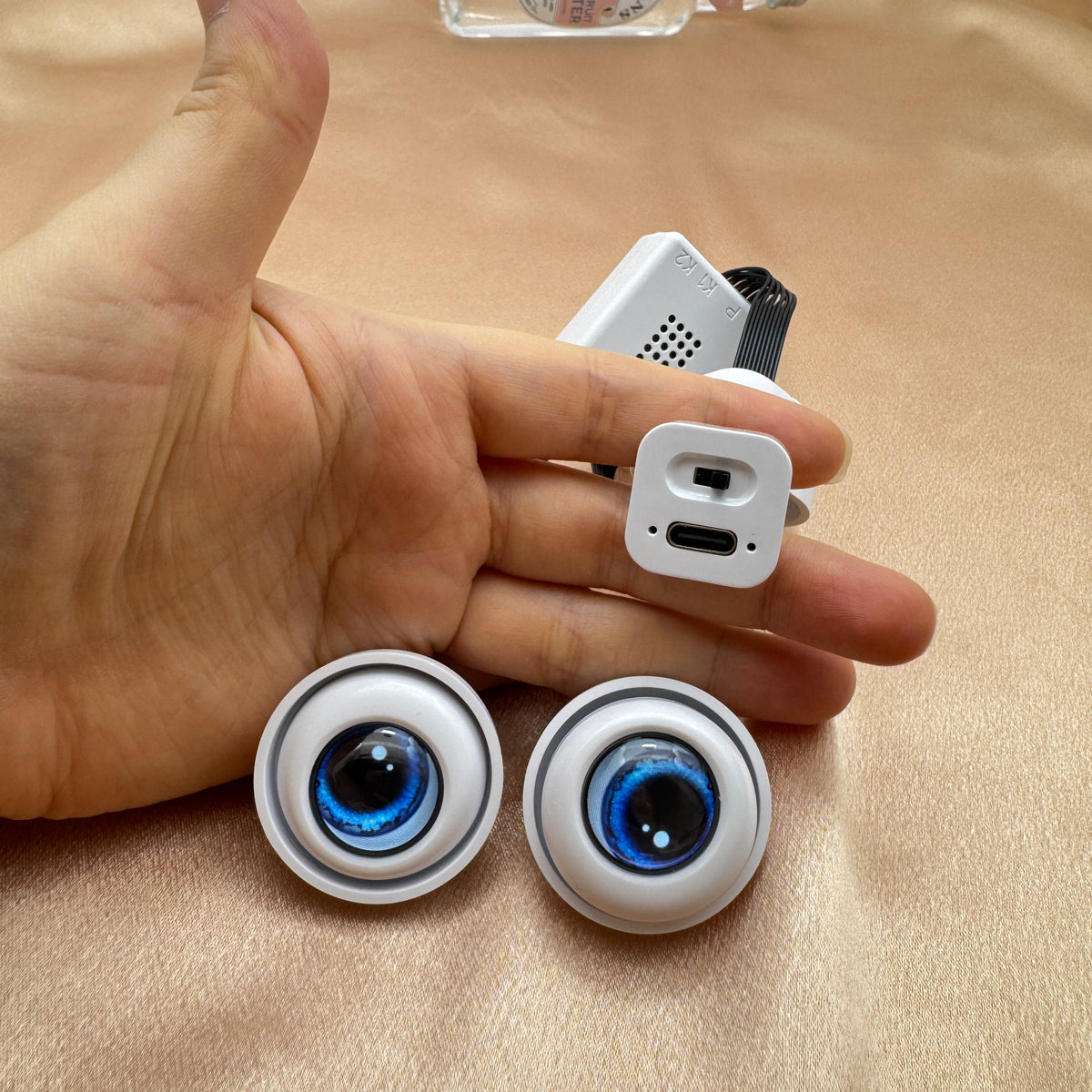 Mutli Language Customizable Talk Rechargable Moving AI Toy Eye for Plush Stuffed Toy Type-C Recharge On-Off Switch
